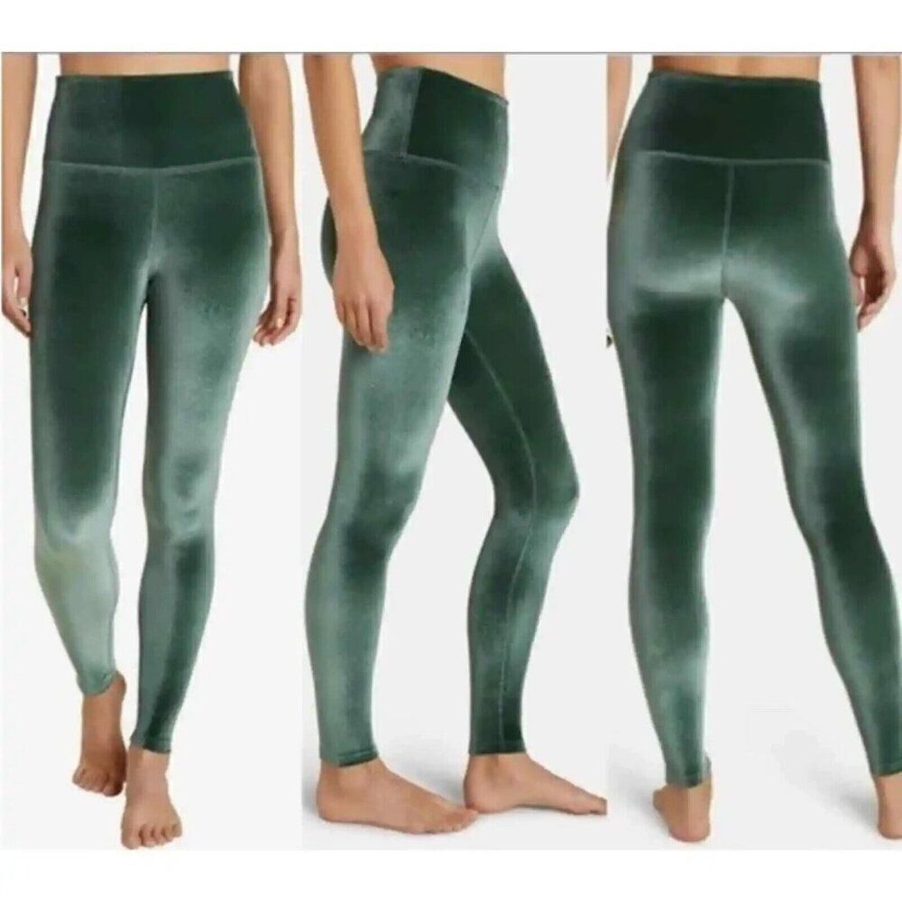 Beyond Yoga Velvet Motion High Wasted Midi Legging Size‎ XS Green VL3243